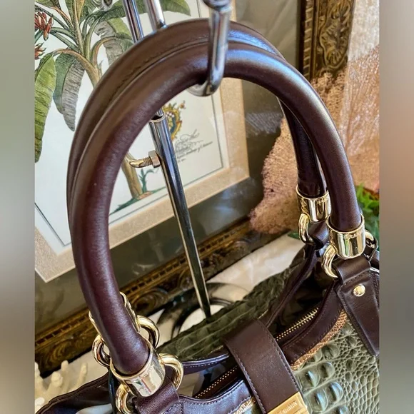 Brahmin🌿SERPENTINE HEARTWOOD ELISA SATCHEL
NEW WITH ATTACHED TAG🍃$435 MSRP🍃 - Picture 11 of 15